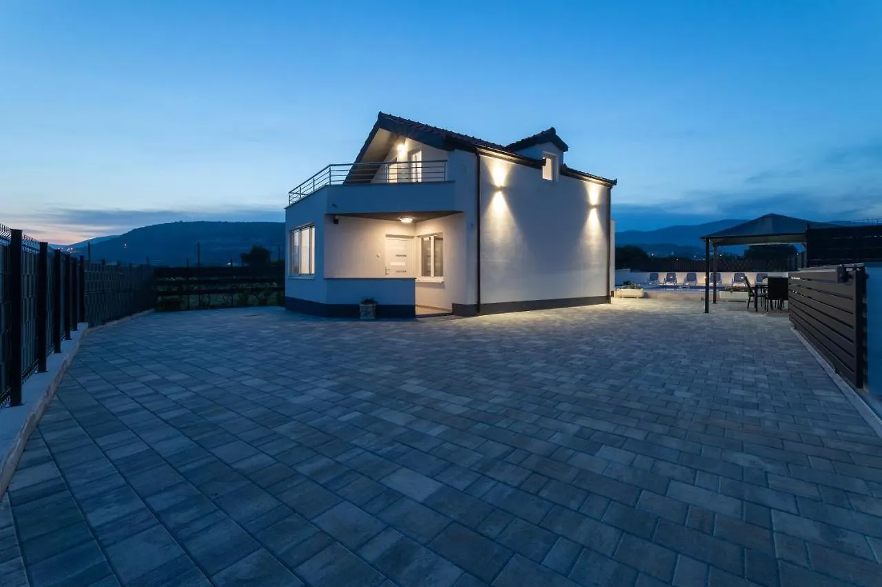Villa Ana Trogir 0*,